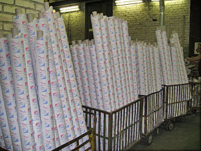 Изготовление рулонов туалетной бумаги и бумажных полотенец